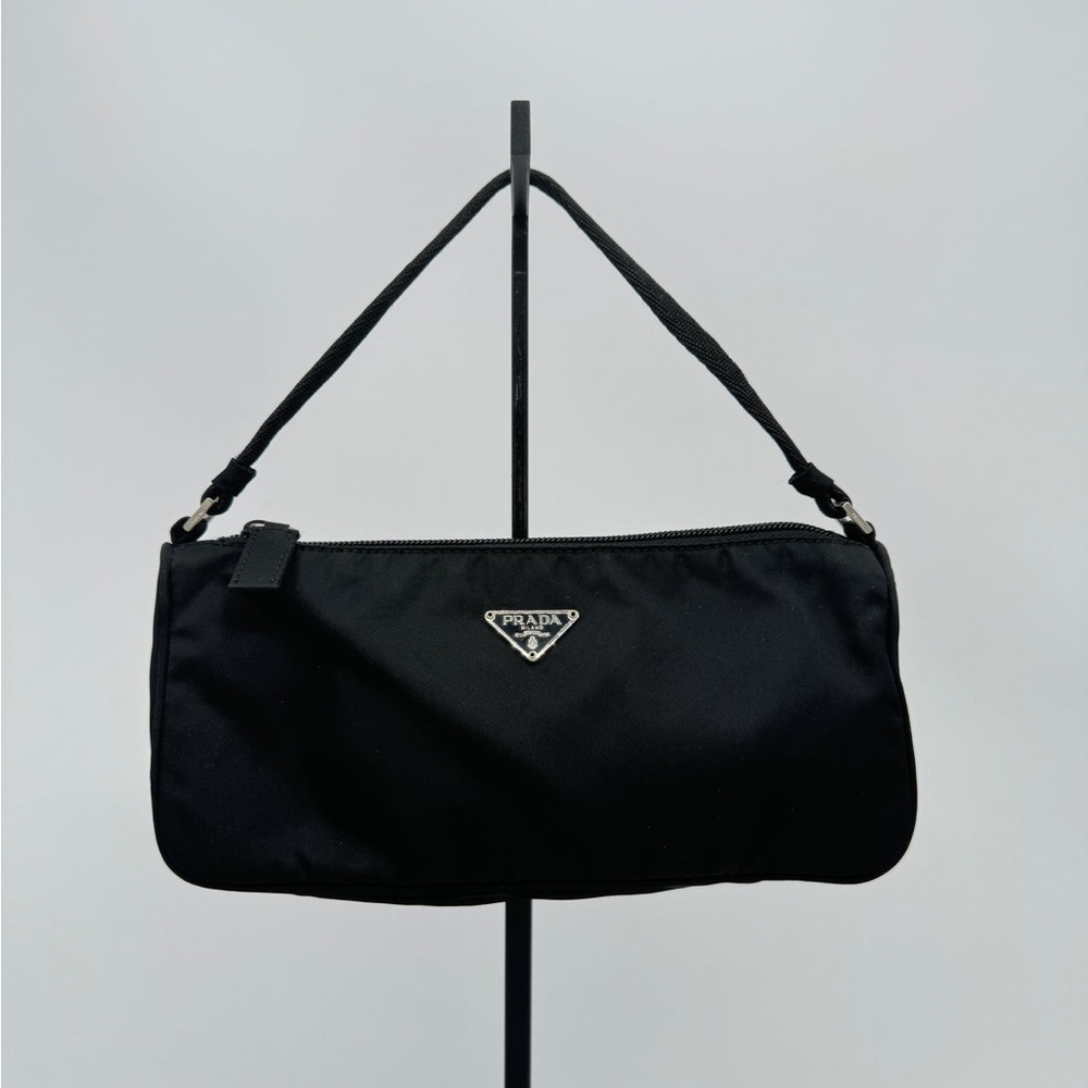 Vintage Prada Elegant Black Nylon Handbag. Excellent condition !